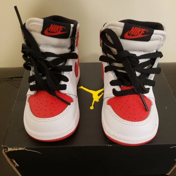 Nike Toddler Sneakers - Picture 1 of 4